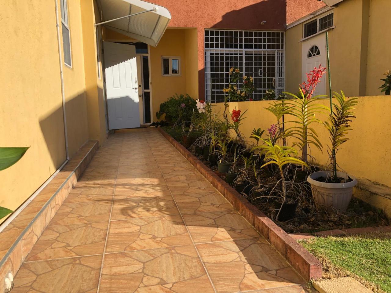 Apartamento Brittany Manor Retreat Kingston Exterior foto